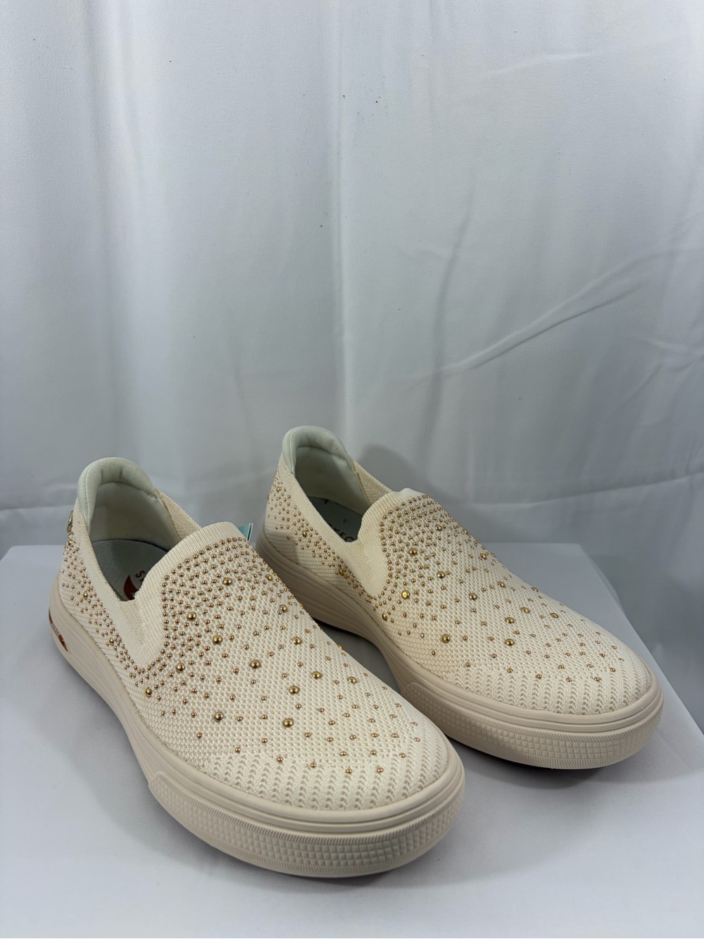 NWT Skechers Women’s Size 6.5 Cream Gold Studded Slip-On Knit Sneakers